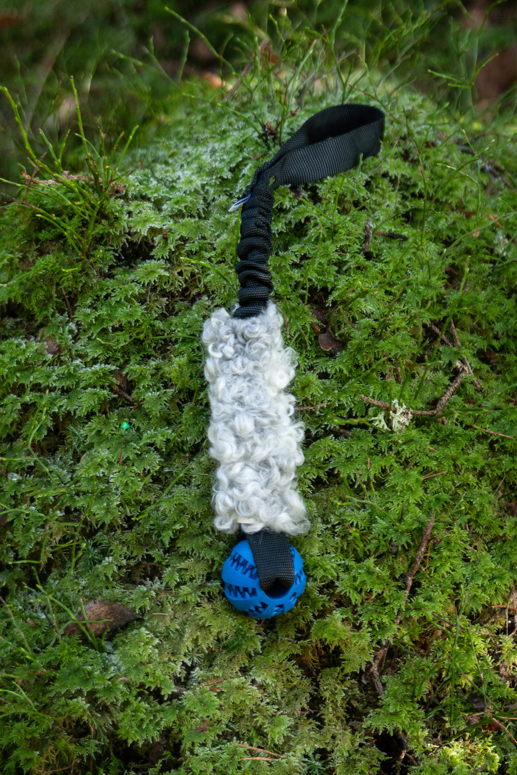 Fårskinnsleksak med boll & expander