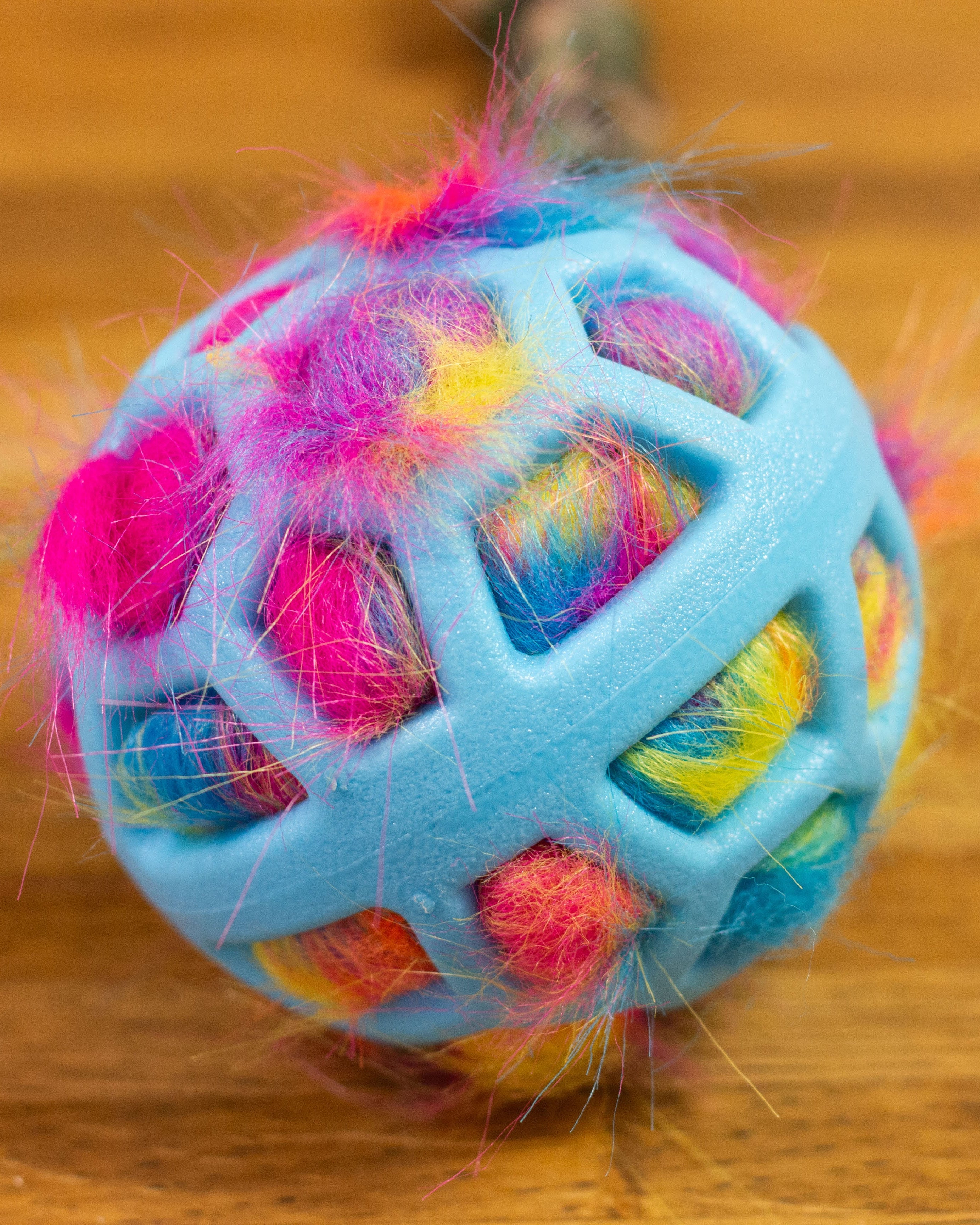 Play n tug ball with crinkle green camo