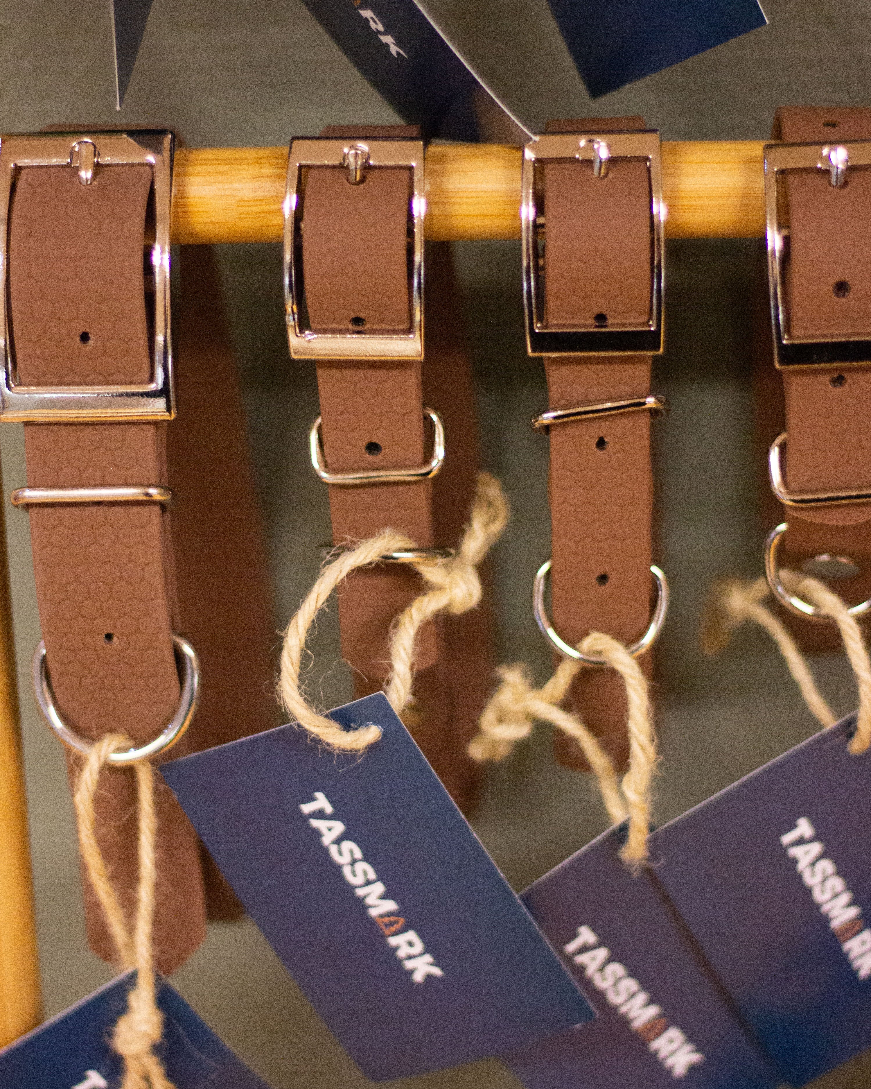 Tassmark Saga halsband i hexa, brun